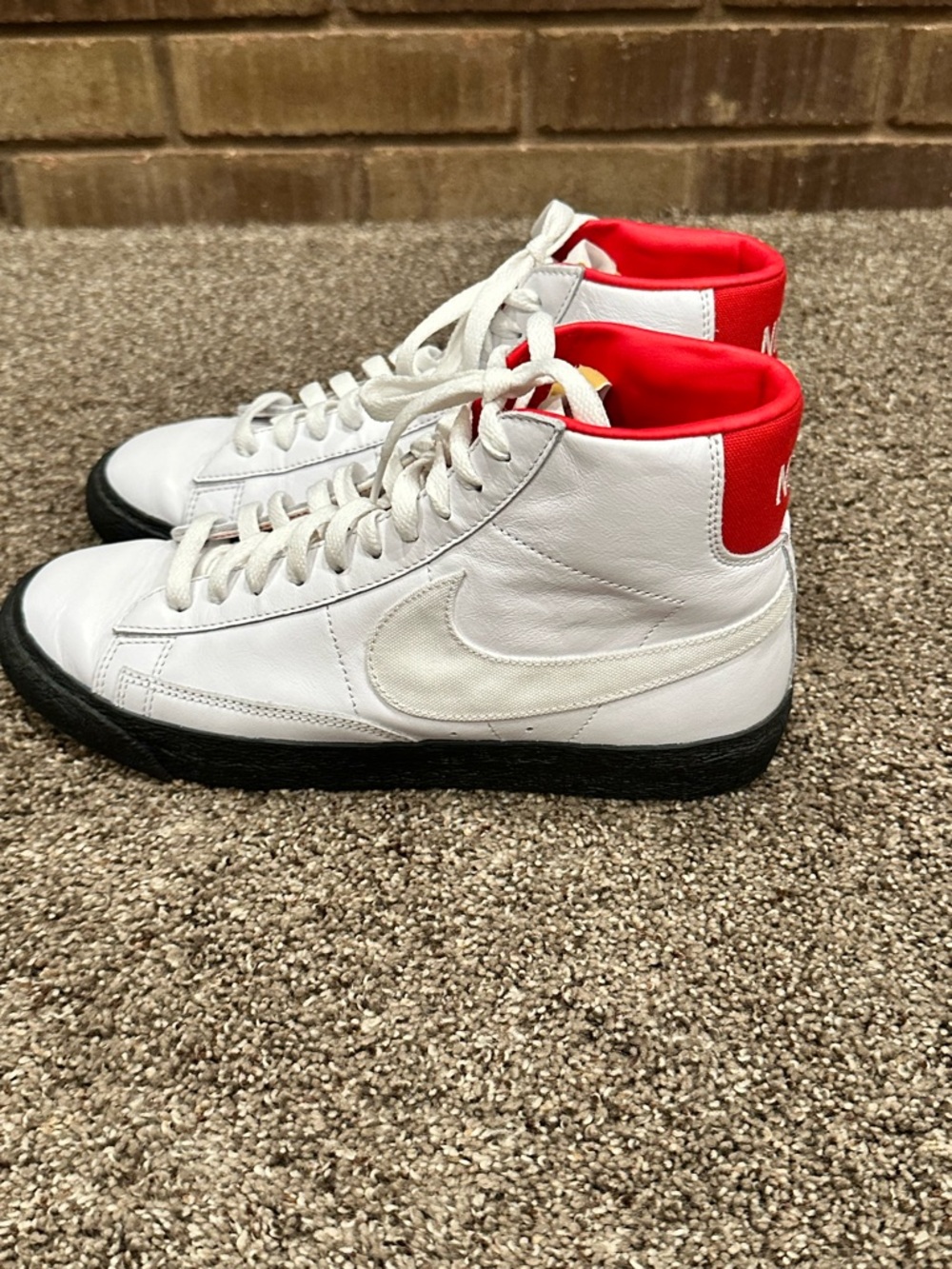 Nike Blazer Mid '77 Vintage White Red Black Sneakers CW4648-991 Sz 9 / Men's 7.5 - Picture 3 of 6